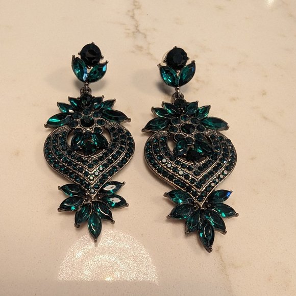 Chandelier Emerald Green Rhinestone Earrings - Picture 7 of 10